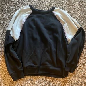 Levi’s black crew neck